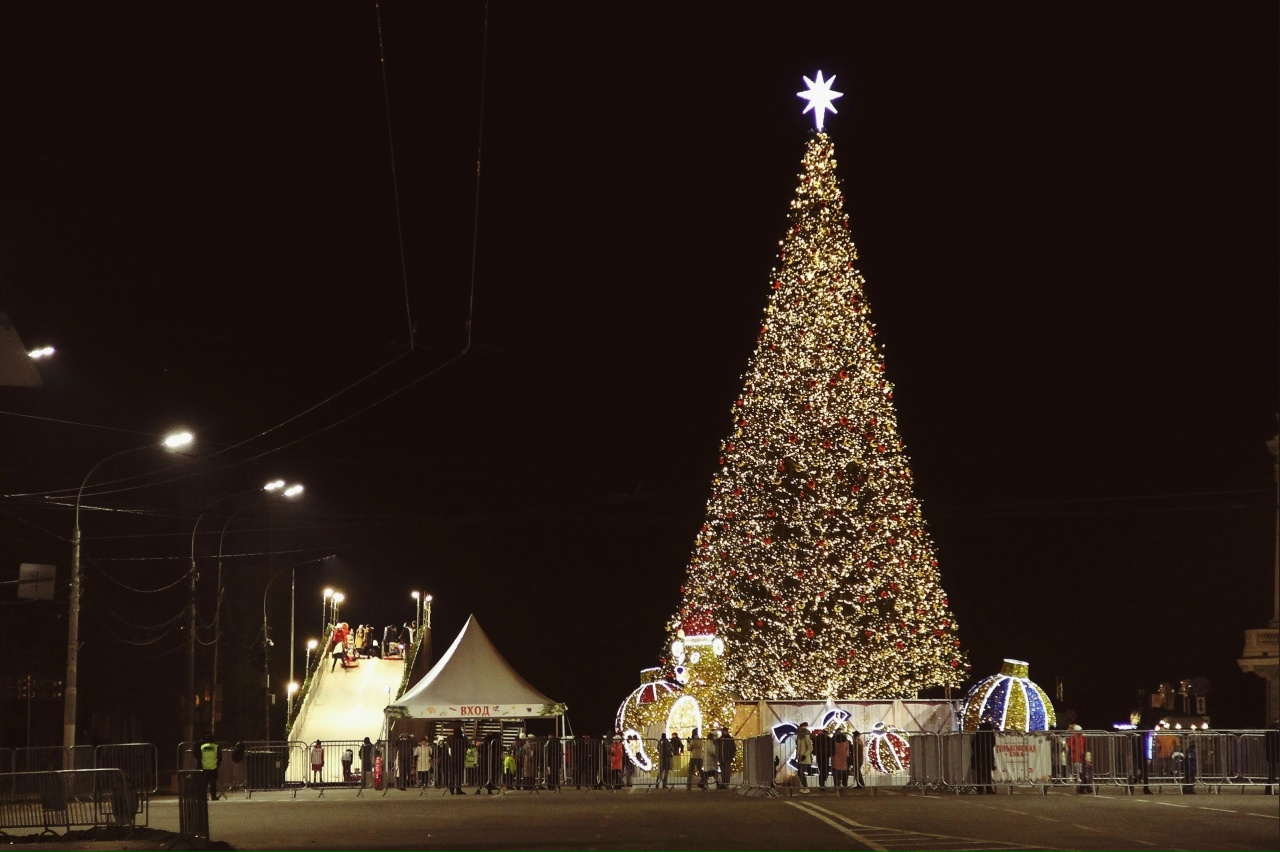 Дефиле в карнавальных костюмах, фаер-шоу и флешмоб сказочных героев ждет нижегор
