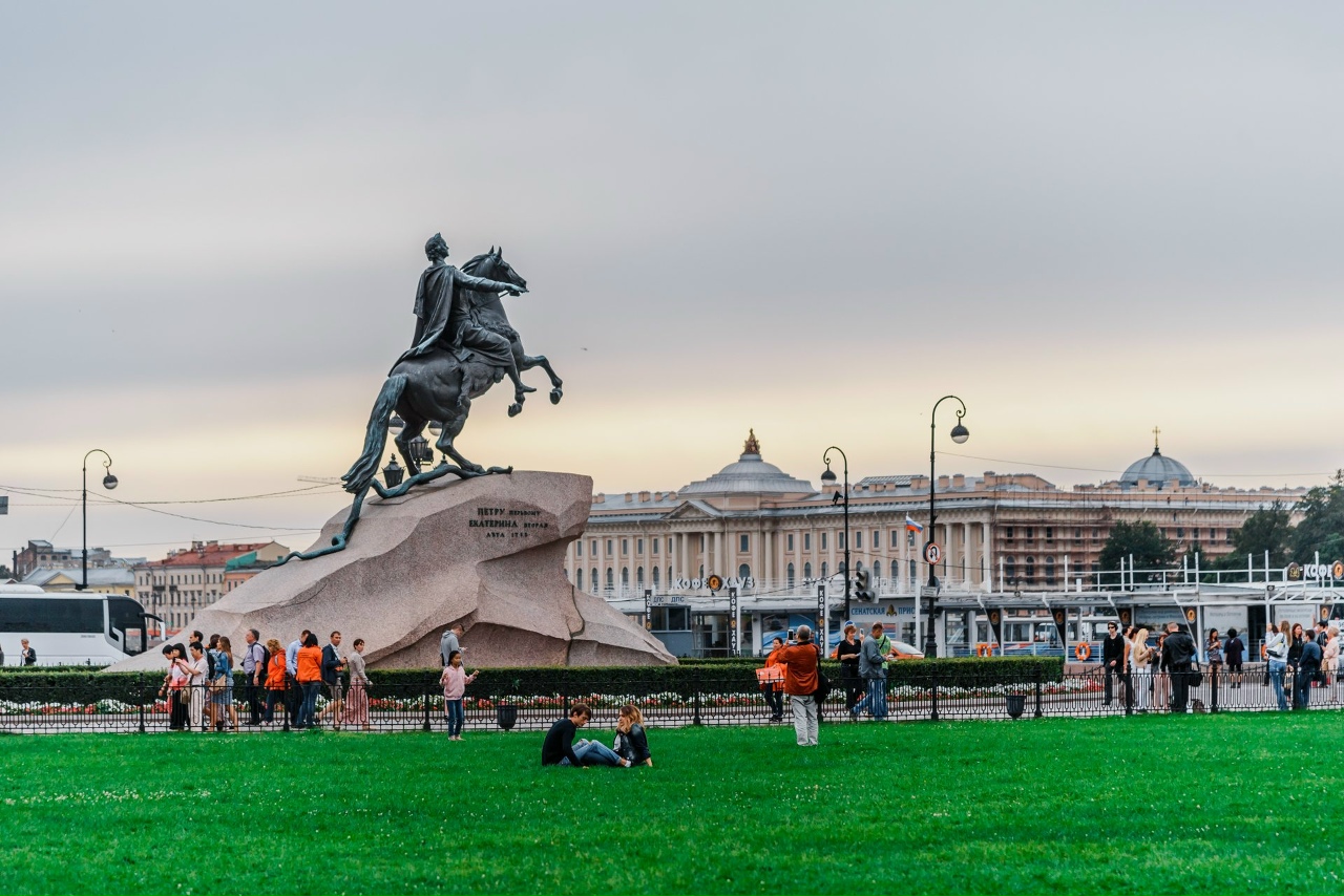 памятник петру первому на сенатской площади